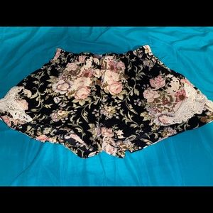 Floral thin material shorts